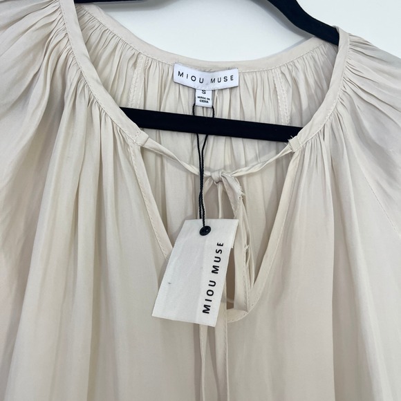 NWT MIOU MUSE Ivory/Cream Tie Neck Long Sleeve Satin Peasant Blouse Size Small‎ - Picture 6 of 11
